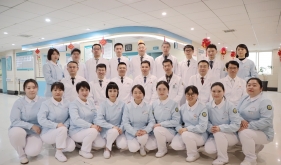 泌尿外科團(tuán)隊(duì)合影